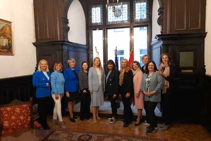 По покана на посланик Найденова се състоя прием за жени-предприемачи по повод предстоящото през ноември посещение в България на бизнес-делегация от „Жените в бизнеса“